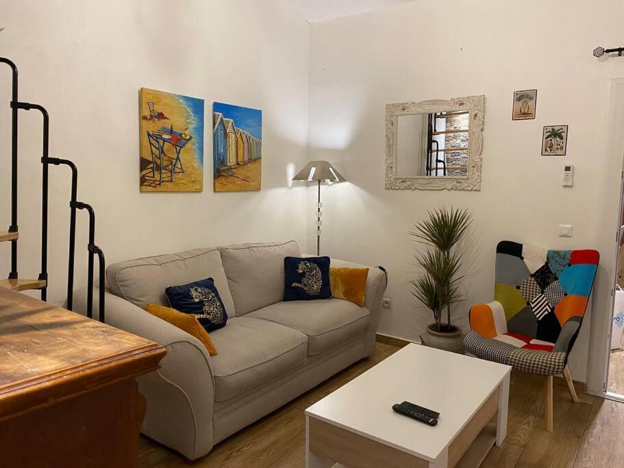 Charmante Maison Avec Exterieur A Deux Pas Des Remparts Aigues-Mortes Luaran gambar